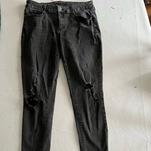 Arizona Jean Co. Juniors black jeans with knee rips